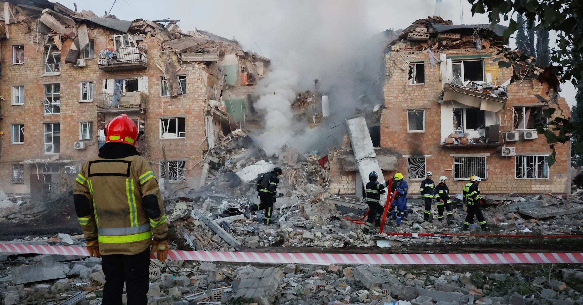 ロシアがキーウに大規模攻撃、15人死亡 ＥＵ代表部も被害