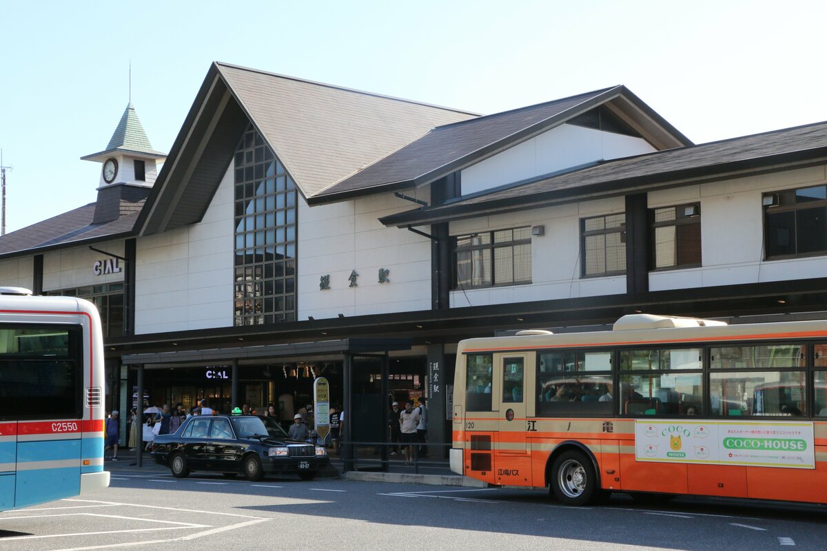 鎌倉「黄金のペットボトル」を寺に放置で住職は怒り インバウンドの「トイレ」問題をどう改善するか