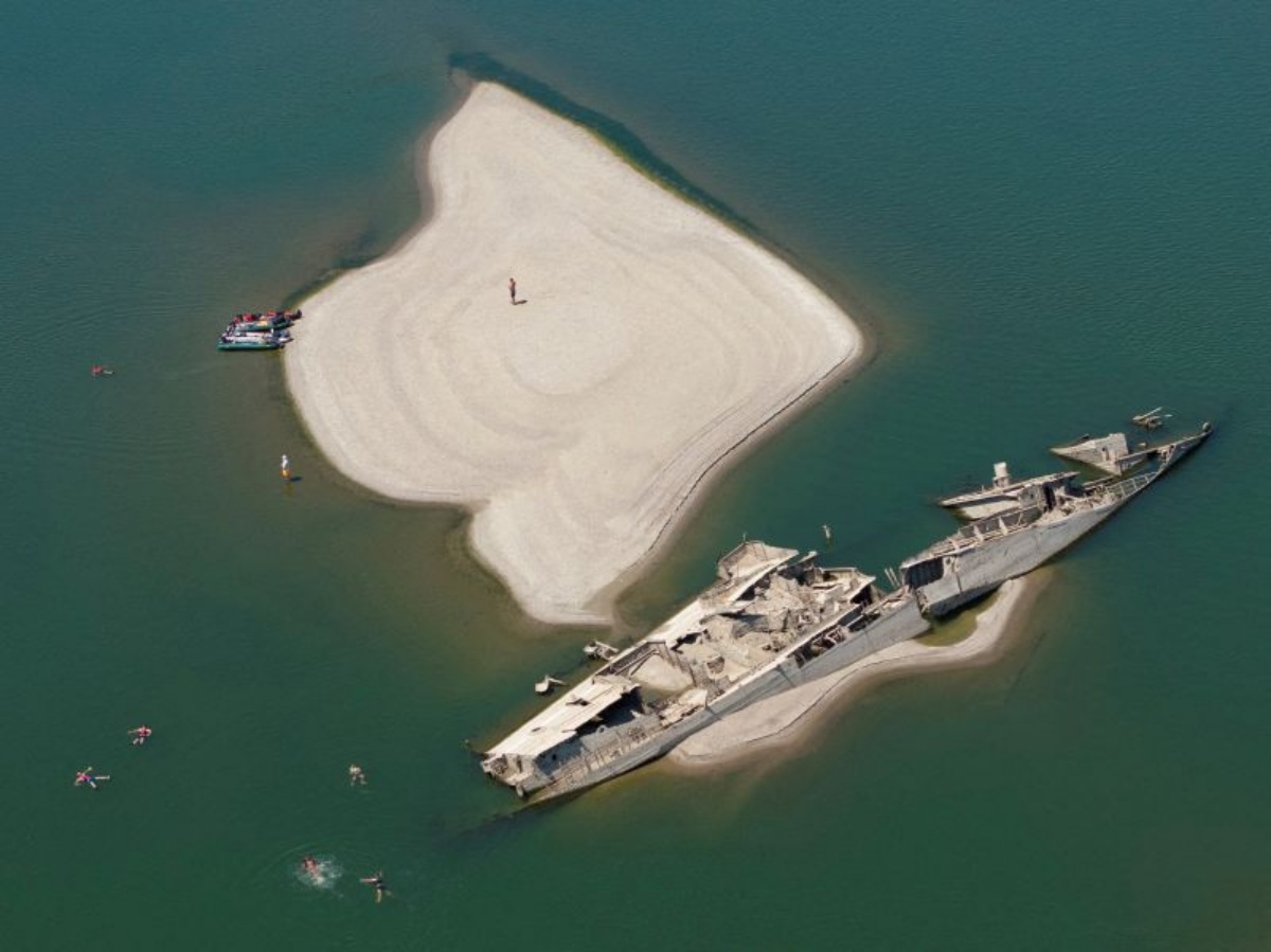 古代マンモスの骨からナチスの軍艦、ドナウ川で次々に発見 干ばつで記録的な水位低下