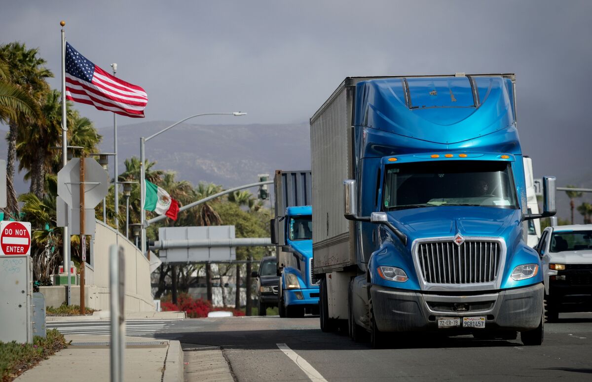 トランプ政権、トラック安全対策資金停止を３州に警告－英語要件巡り