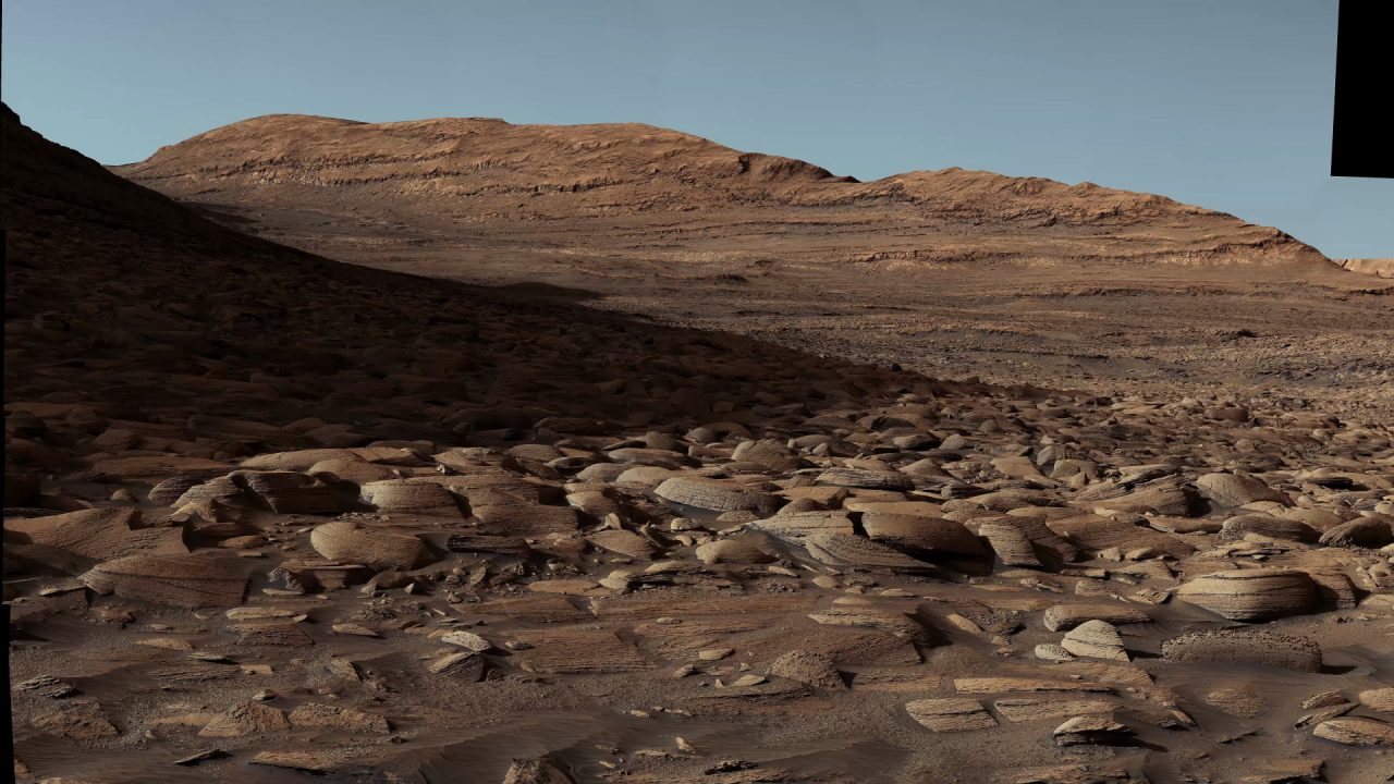 湖の名残り：火星のゲール・クレーターのパノラマ【今日の宇宙画像】