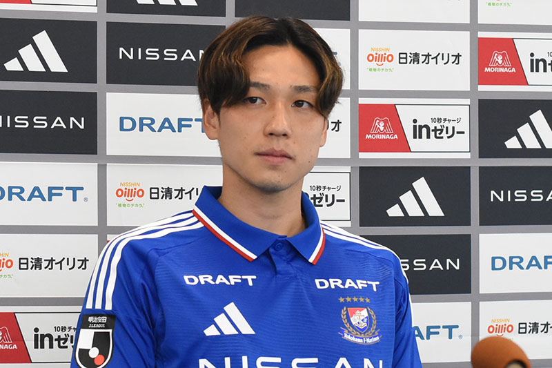 一度断った背番号22を身にまとい、角田涼太朗がリスタート。 これ以上ない補強がトリコロールの力を底上げする [角田涼太朗加入会見全文]