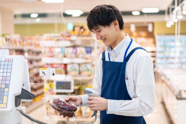 「身だしなみ基準を見直しました」スーパー従業員の服装規定…緩和に賛否 「いいぞもっとやれ」「これが進むと日本的礼節が損なわれる」