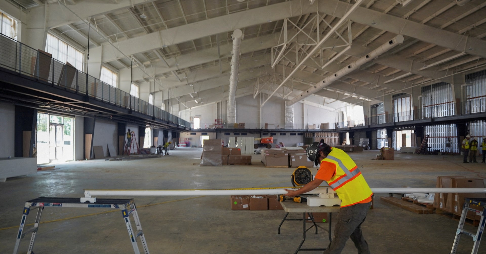 コラム：米国の4%成長と雇用創出停滞をどう説明するか