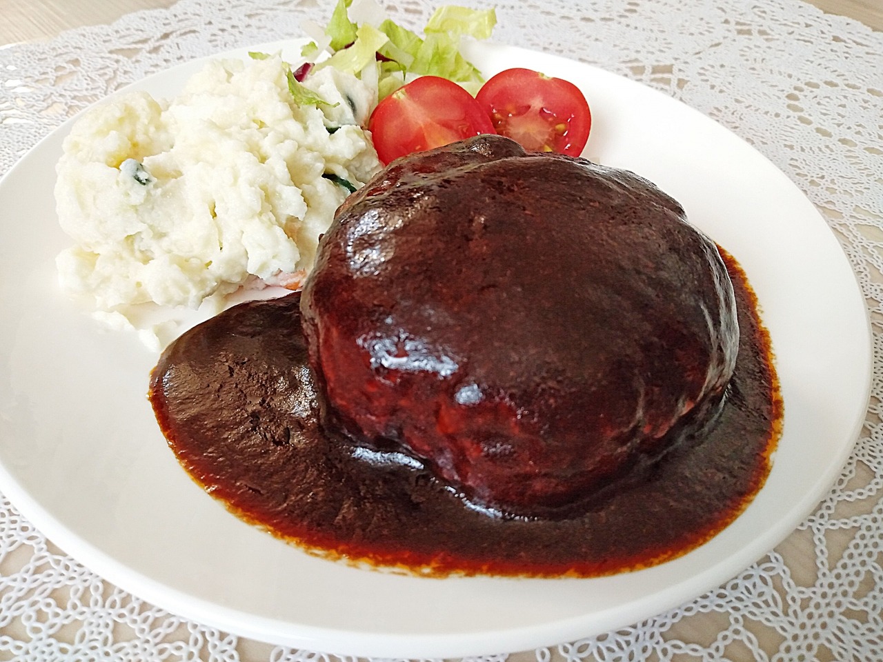 アットホームな空間で極上の手作りハンバーグを味わえる人気店などを紹介！ 茨城県の「ハンバーグ」の名店10選！