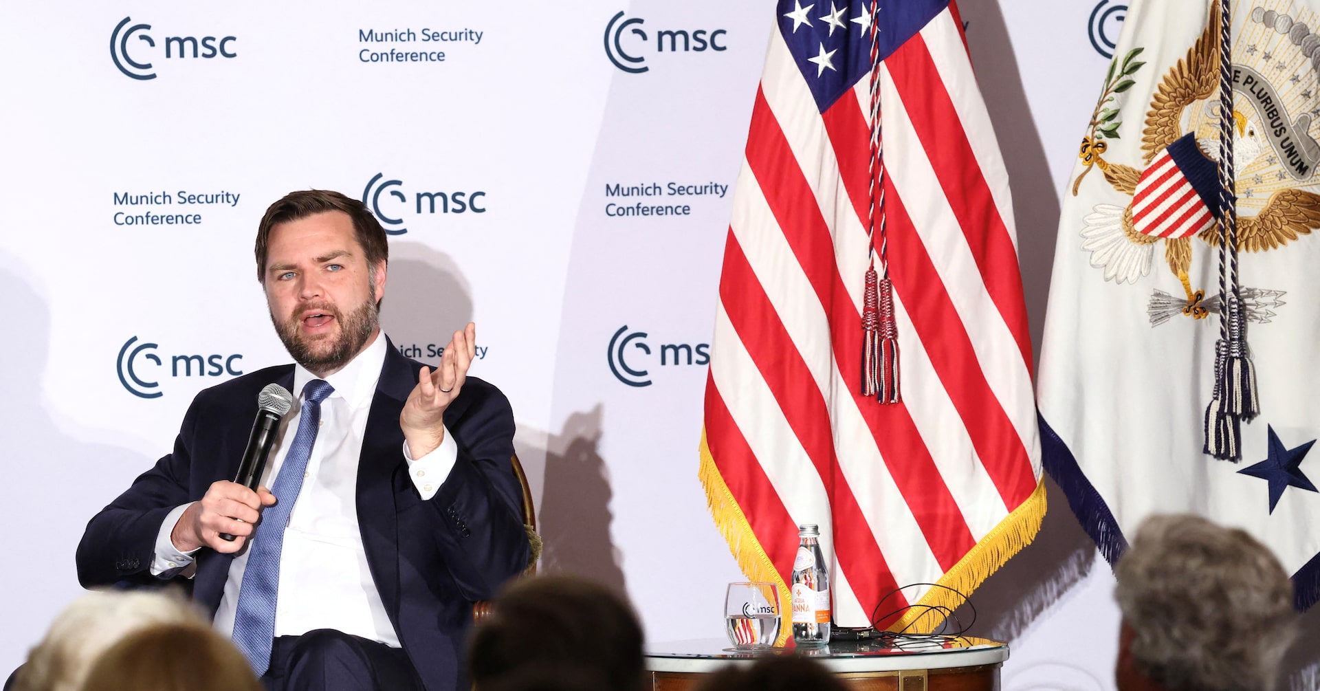 米副大統領、欧州に「同じチーム」と融和姿勢 2月の批判から一転