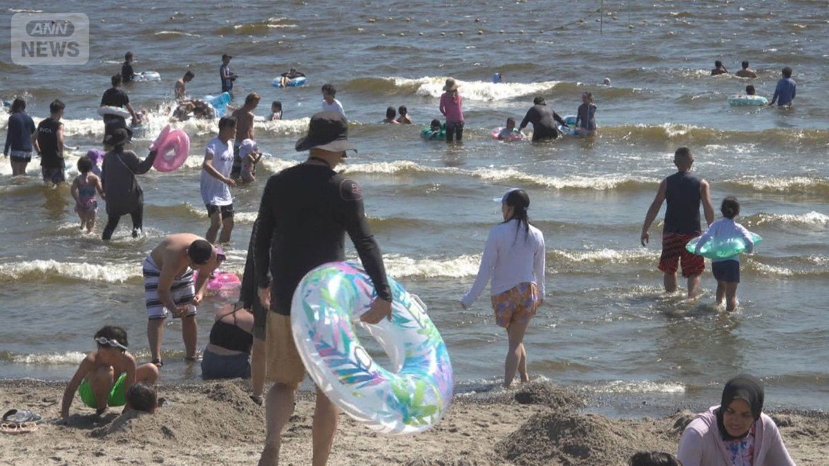 海水浴客減の中 「過ごす海」千葉・稲毛海岸人気 豪から白砂輸入「ワイキキみたい」