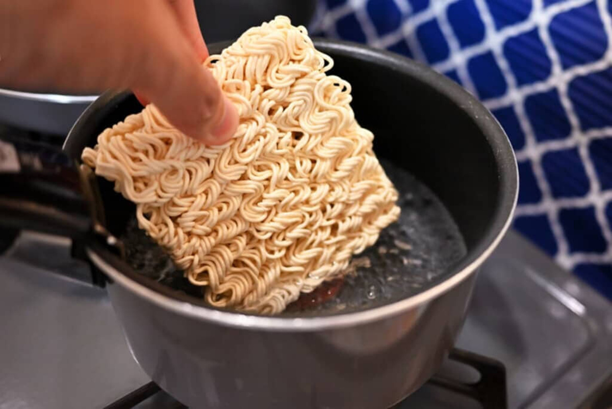 【関東在住者に聞いた】「家に常備しておきたい袋麺シリーズ」ランキングTOP14！ 第1位は「サッポロ一番」【2026年最新調査結果】