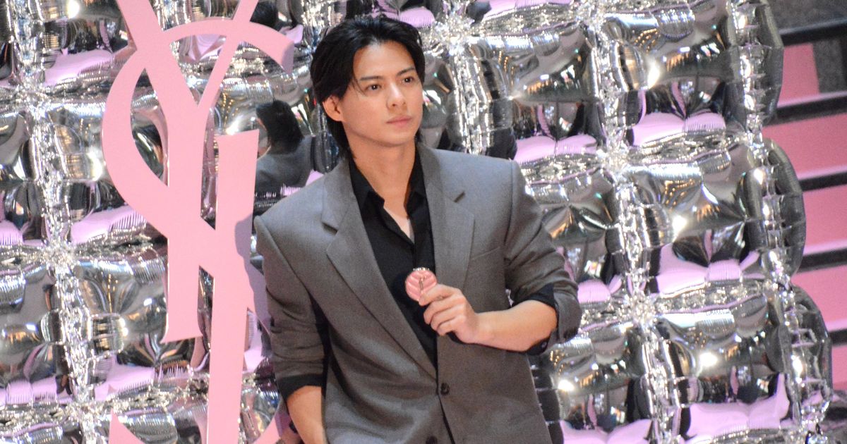 平野紫耀、チークメイク姿で表参道ヒルズに登場！印象の変化に「魔法のよう」｜シネマトゥデイ