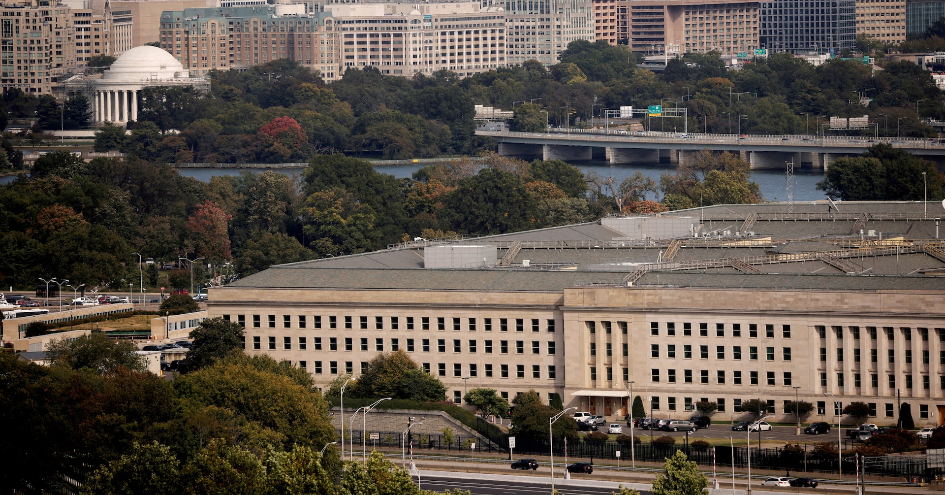 米国防長官、トランス兵士らが自主離職しなければ強制解雇命令へ