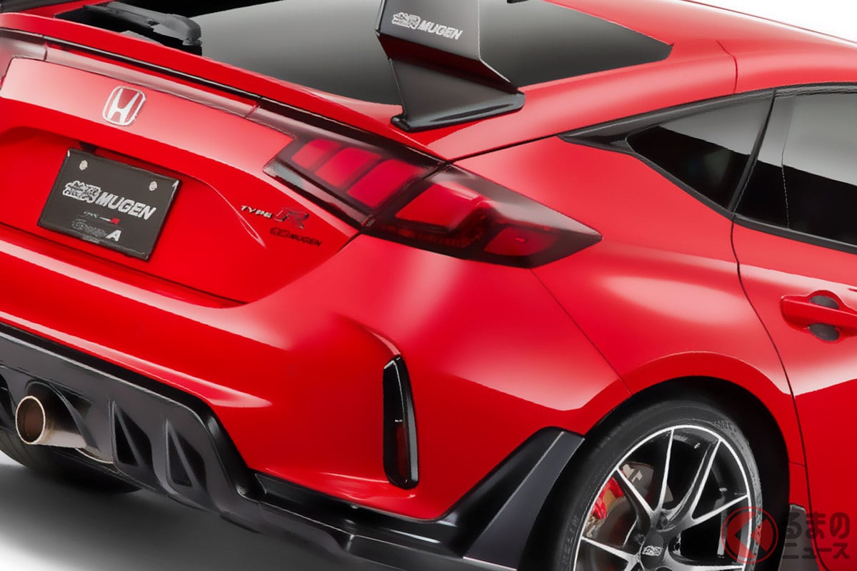 ホンダ「最強5ドアスポーツカー」に“流れるウィンカー＆光るロゴ”採用！ フルLEDの「斬新テールライト」がカッコいい！ 「シビックタイプR」無限パーツ発売！