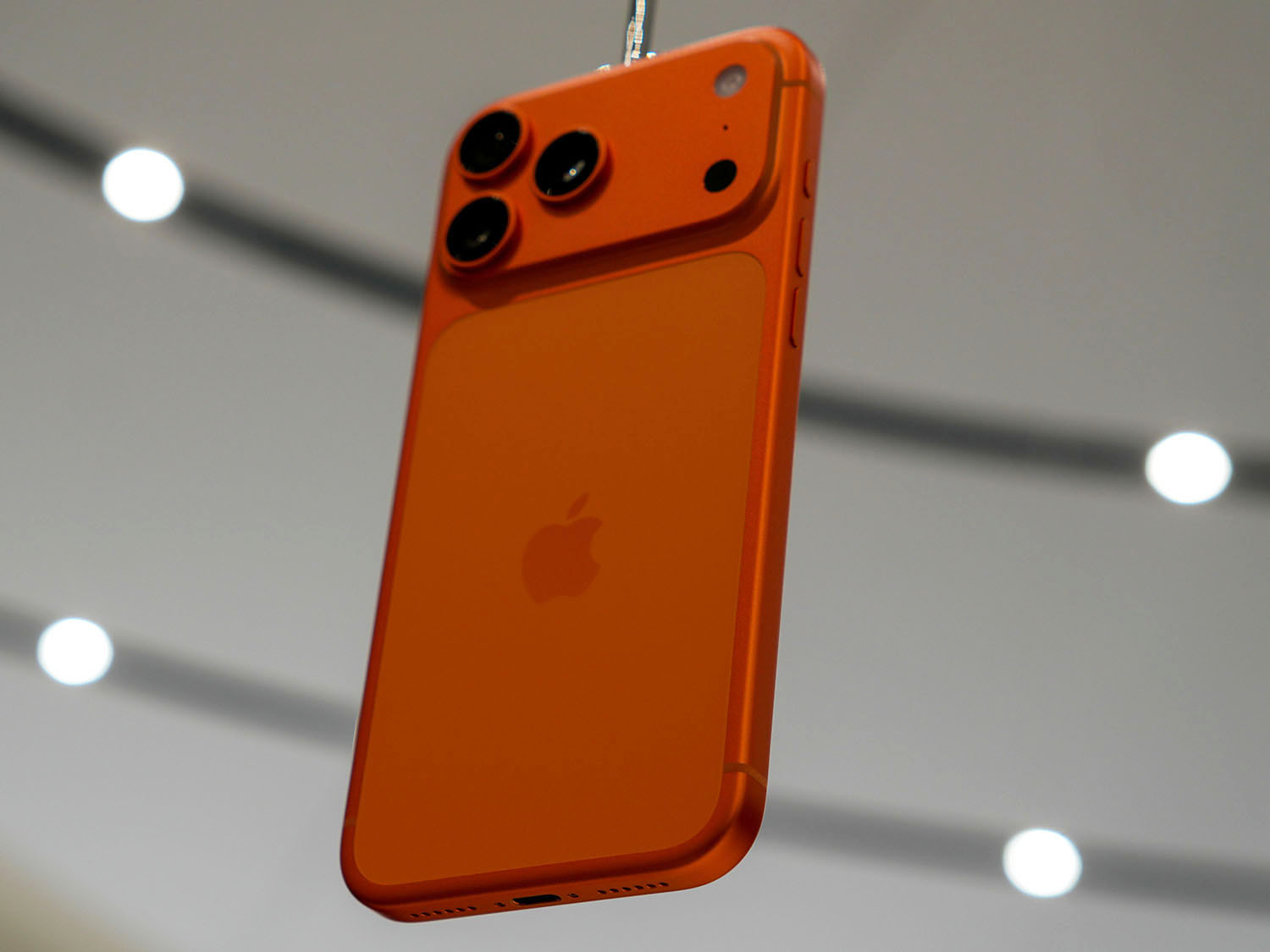 新iPhoneの「超量産」がもたらすもの 堅牢・低消費電力、カメラの変化