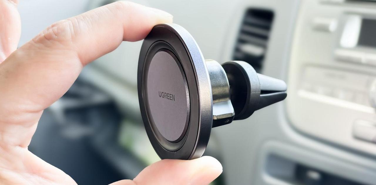 UGREENの｢秒で脱着できるホルダー｣がスマホカーナビにぴったりでした