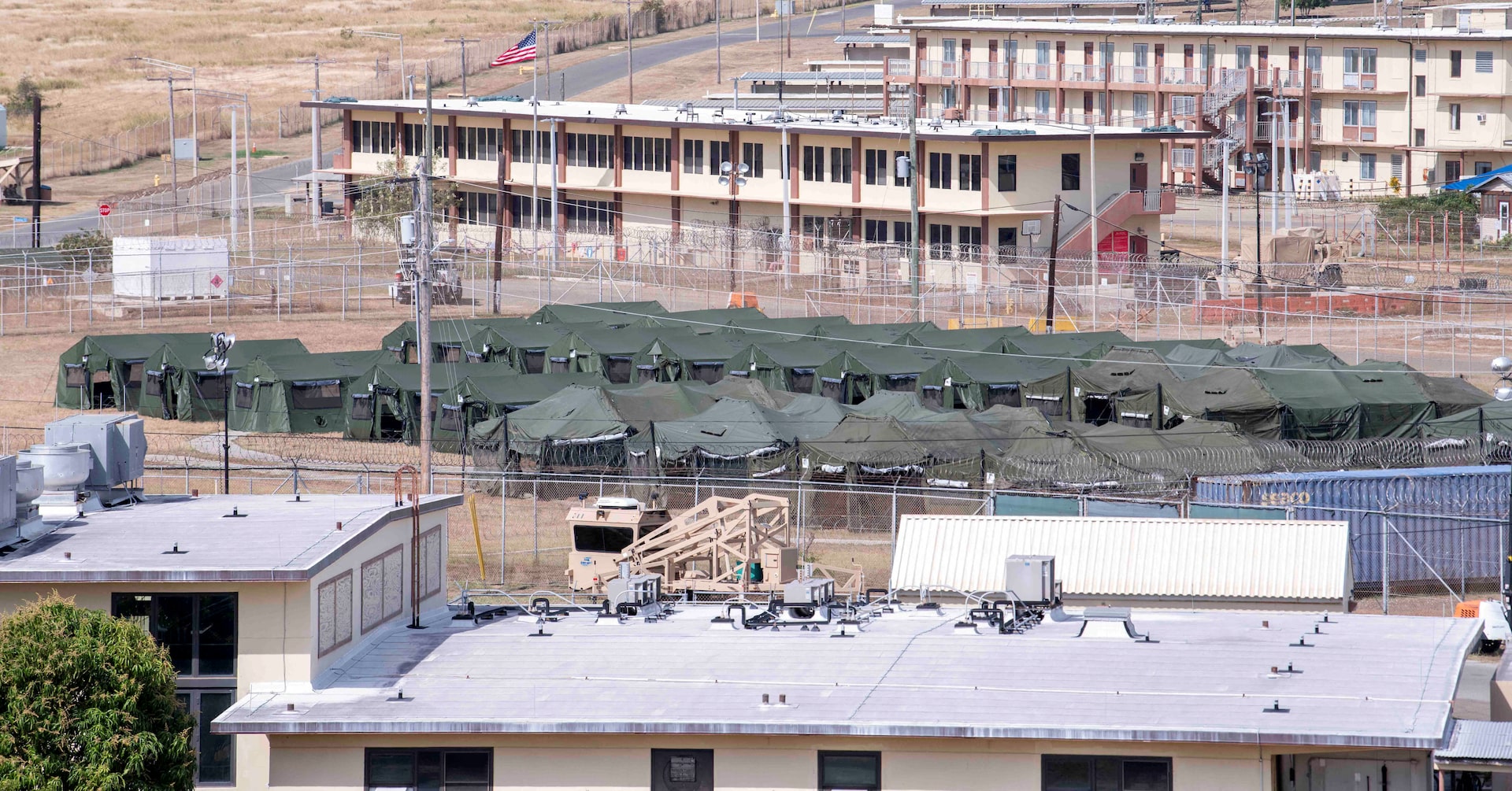 グアンタナモ基地の移民収容費用、1人1日10万ドル 米議員が批判