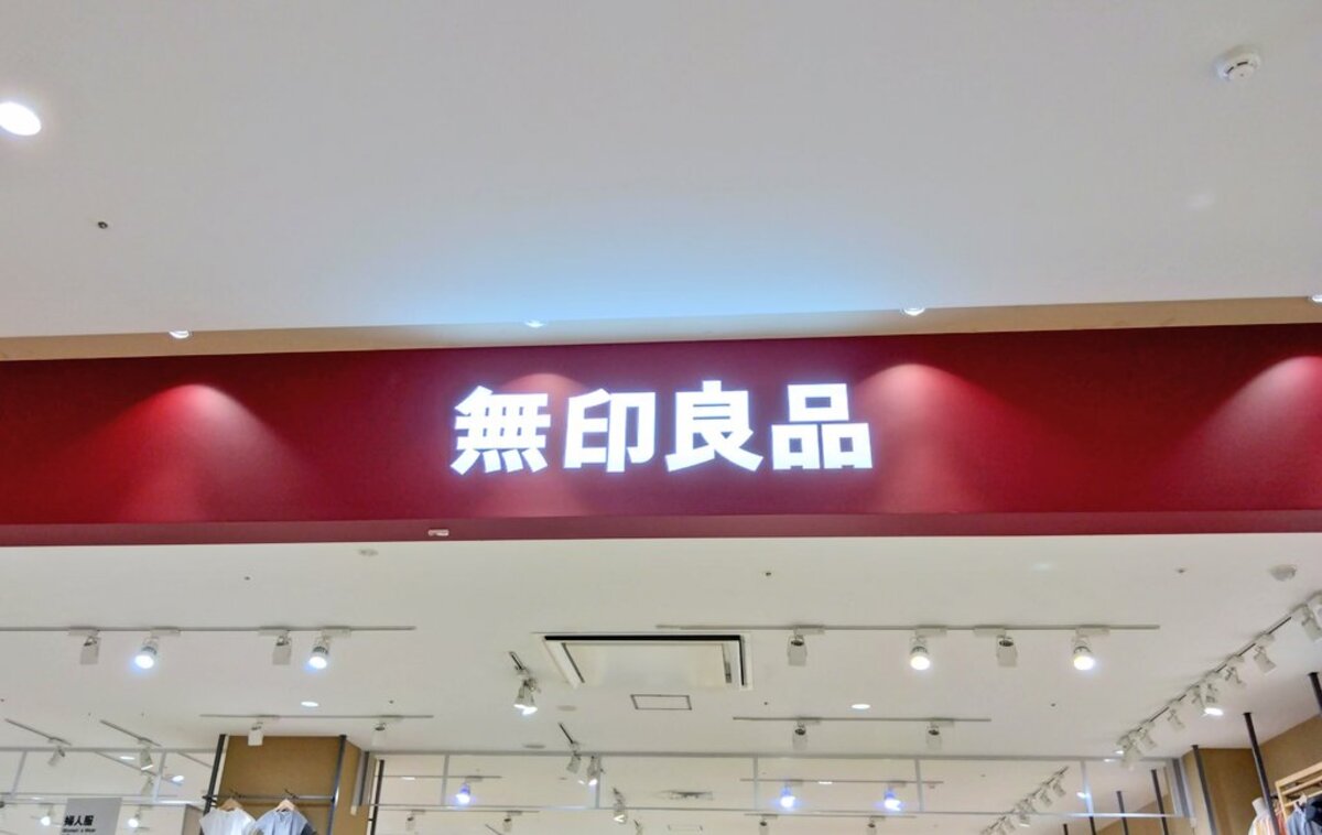 【無印良品】「綿ボイル インディゴ染め長袖ワンピース」が口コミ高評価！ 秋に映えるブルーが人気