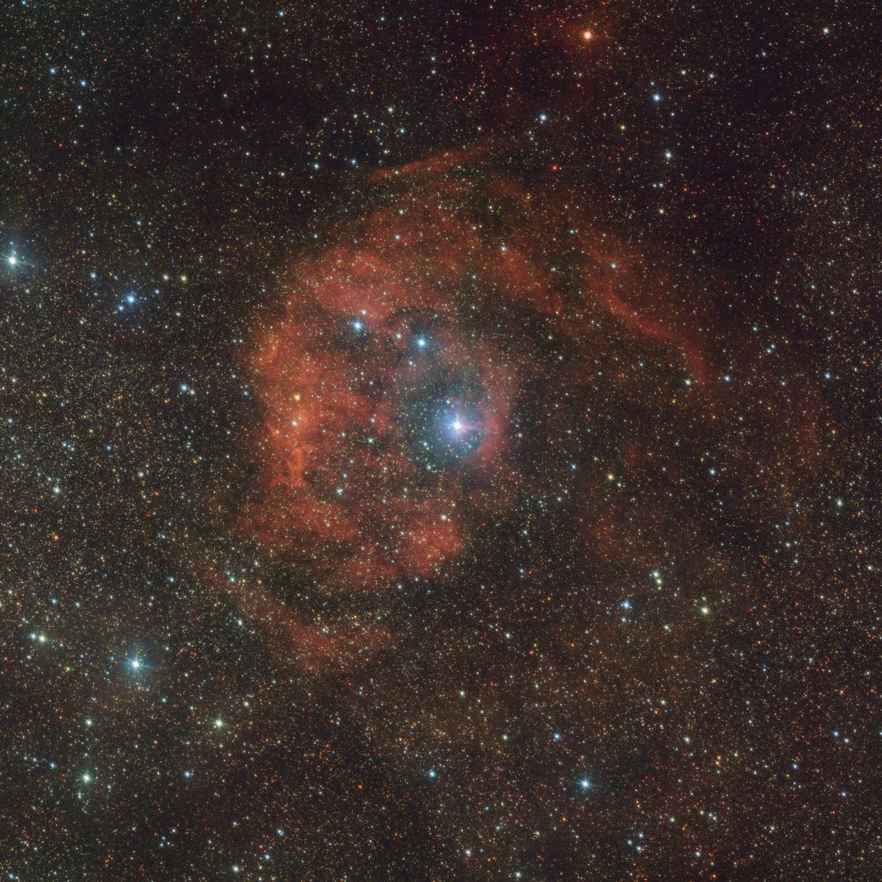来訪者を包む赤い輝き 輝線星雲「Sh2-46」【今日の宇宙画像】