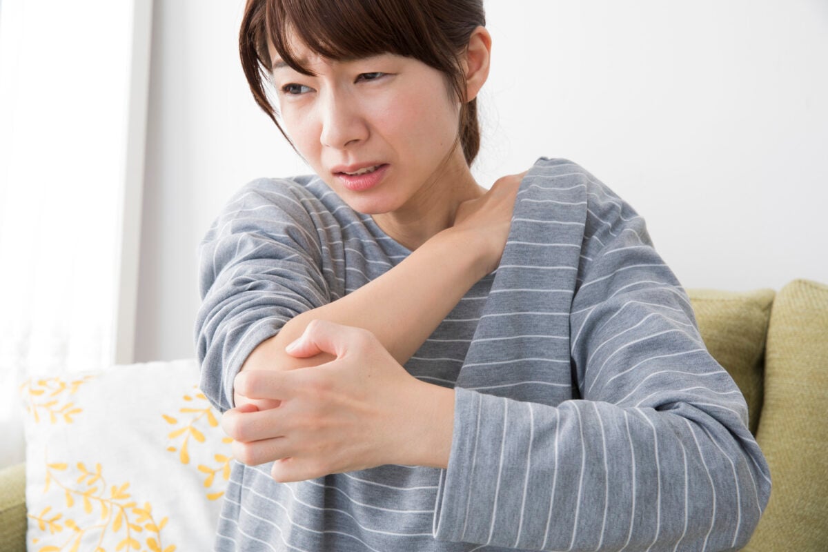 「ストレス」が“肌のかゆみ”を引き起こす！？ 皮膚科医に聞いて分かったメカニズム、覚えておきたい対処法