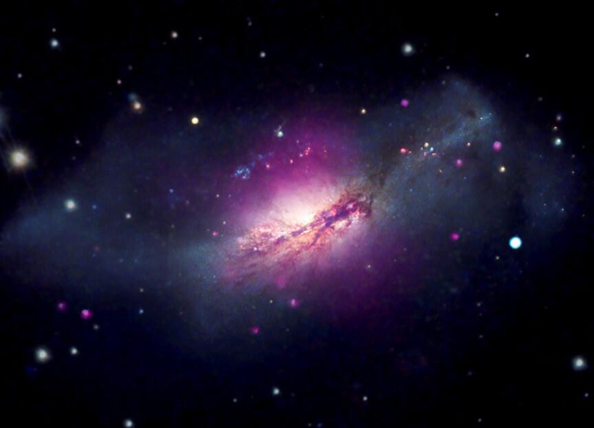 約4400万光年先のスターバースト銀河「NGC 2146」 ハッブル他とチャンドラの合作画像