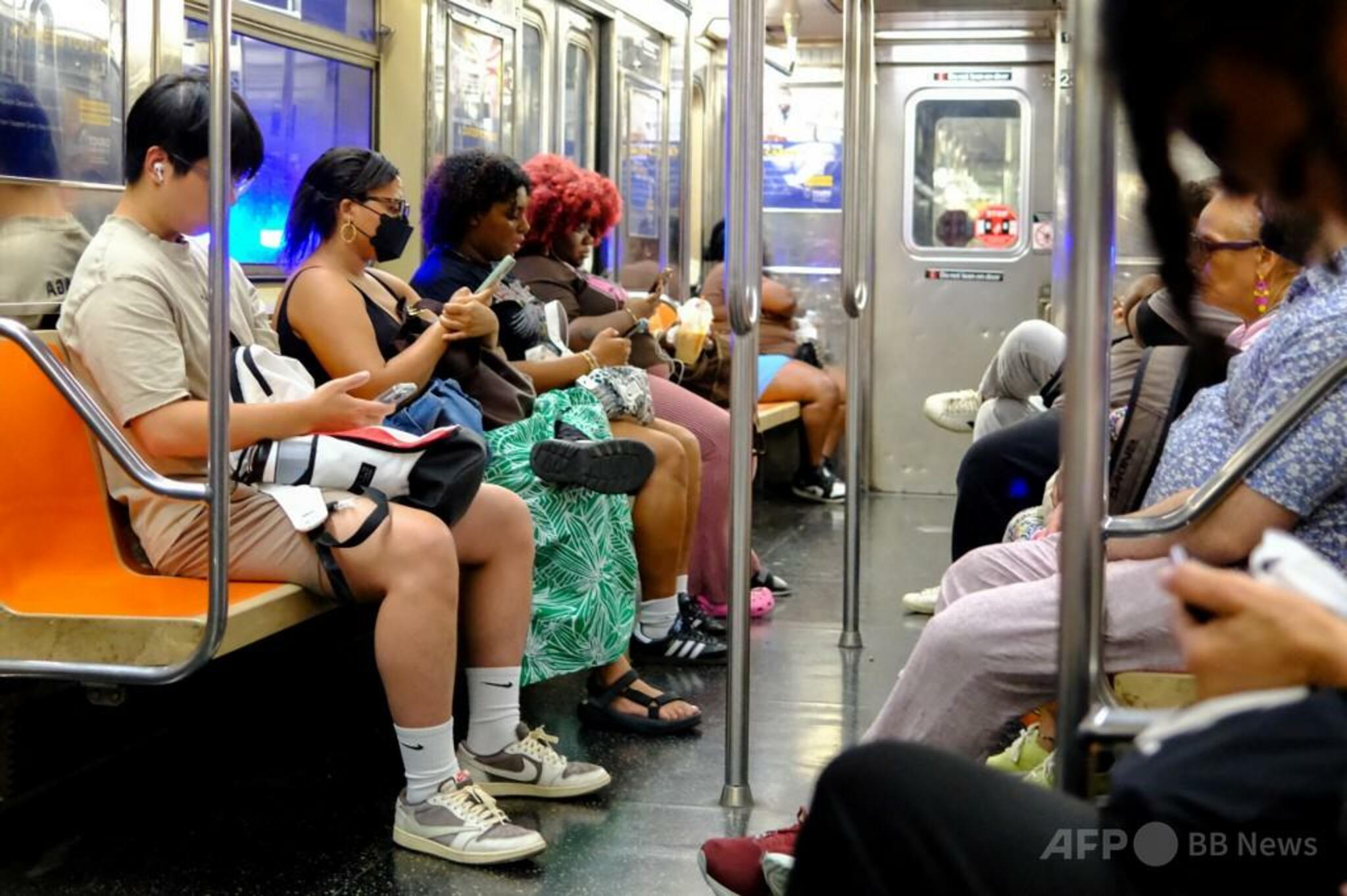 スマートフォンが出生率低下の一因 米研究