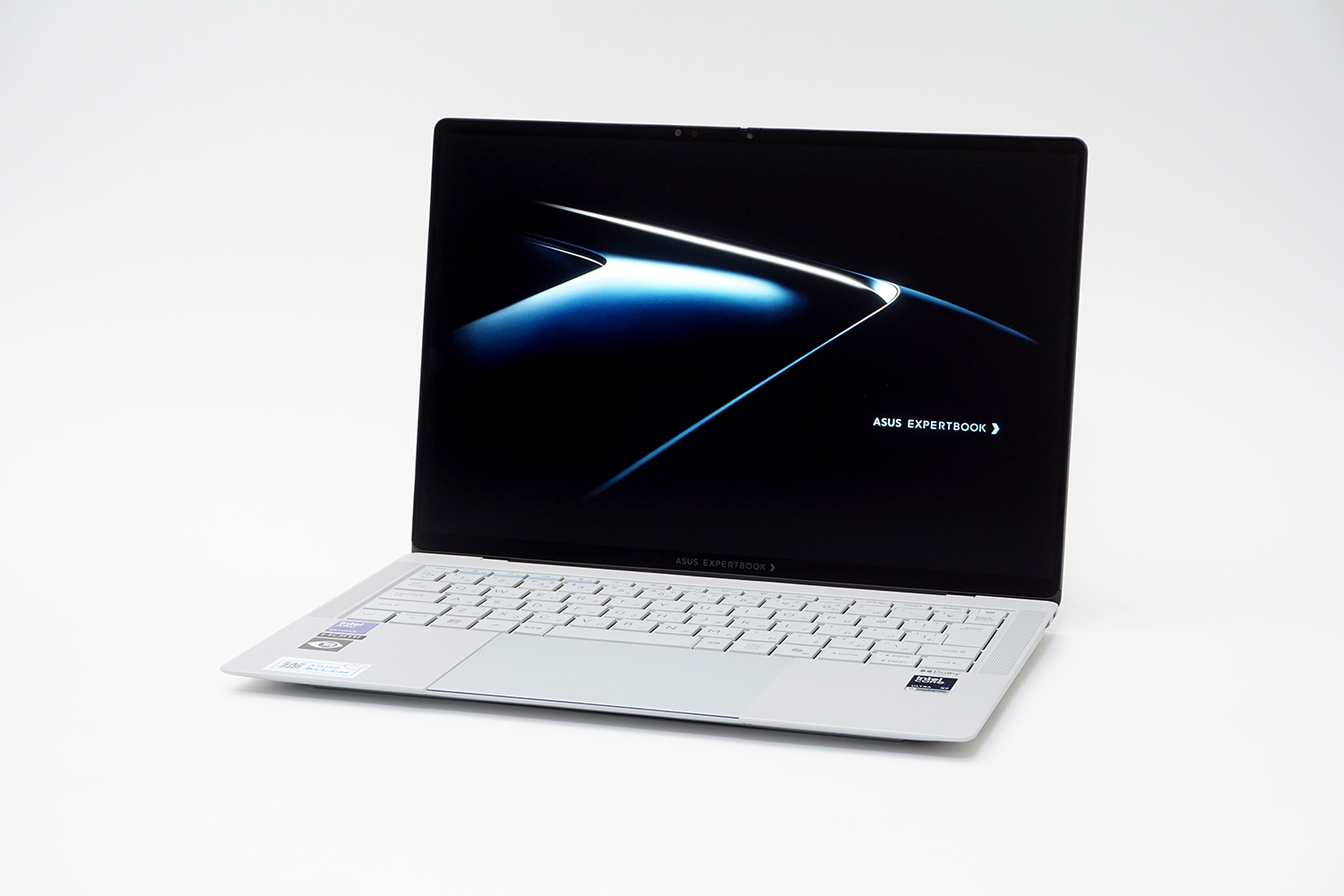 1.1kgで2層OLED搭載、ゲームも爆速。14型「ASUS ExpertBook Ultra」