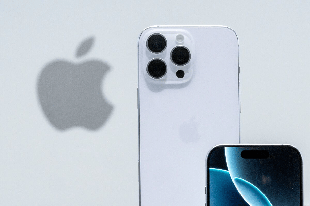 アップル、iPhone端末の定額利用サービス構築の取り組み中止－関係者