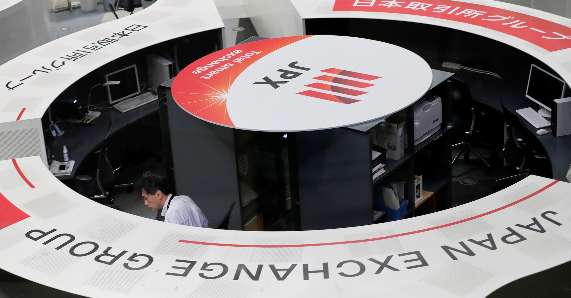 日経平均は8日ぶり反落、買い一巡後は方向感欠く 米ＦＯＭＣ控え様子見