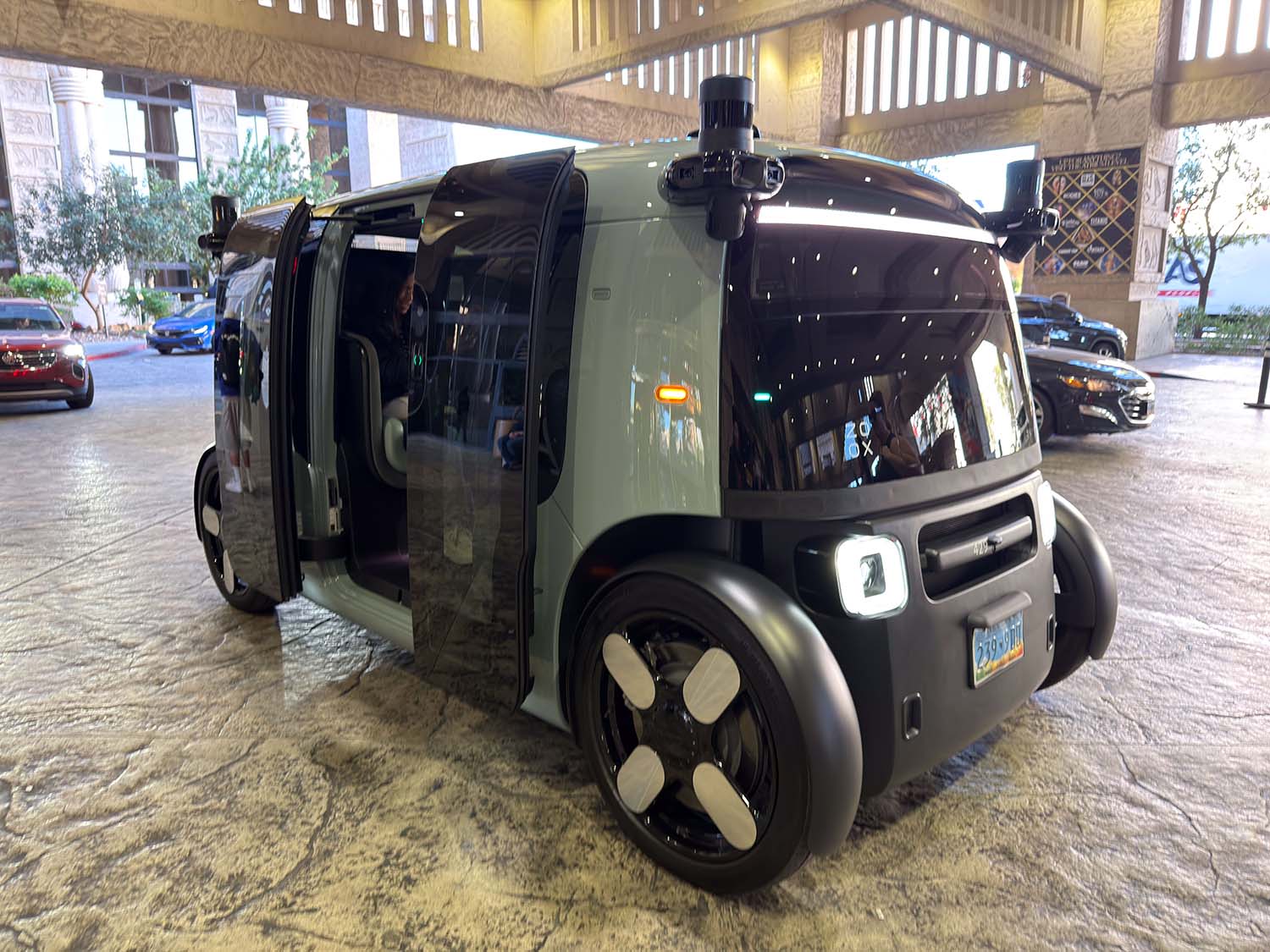 アマゾンの自動運転車「Zoox」に乗ってきた