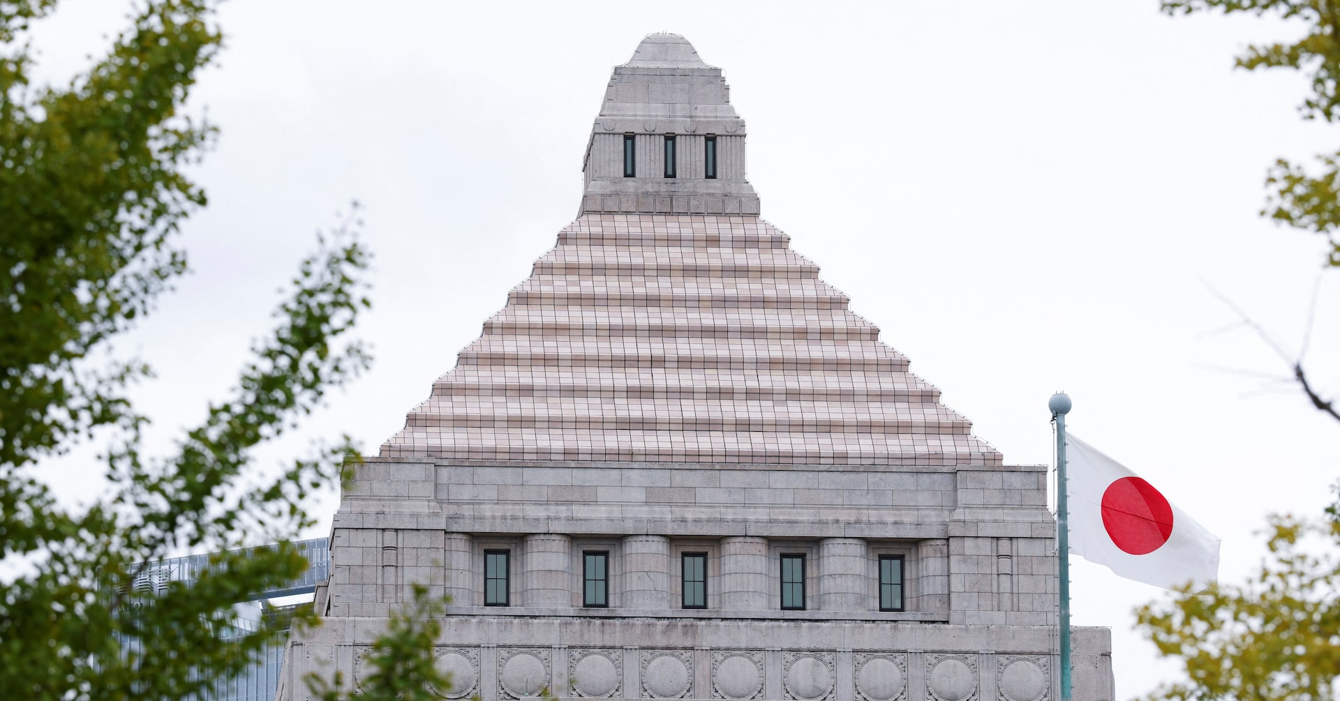 マクロスコープ：国会本格論戦へ、立憲は消費減税で攻勢狙う 高支持率の高市氏に対抗