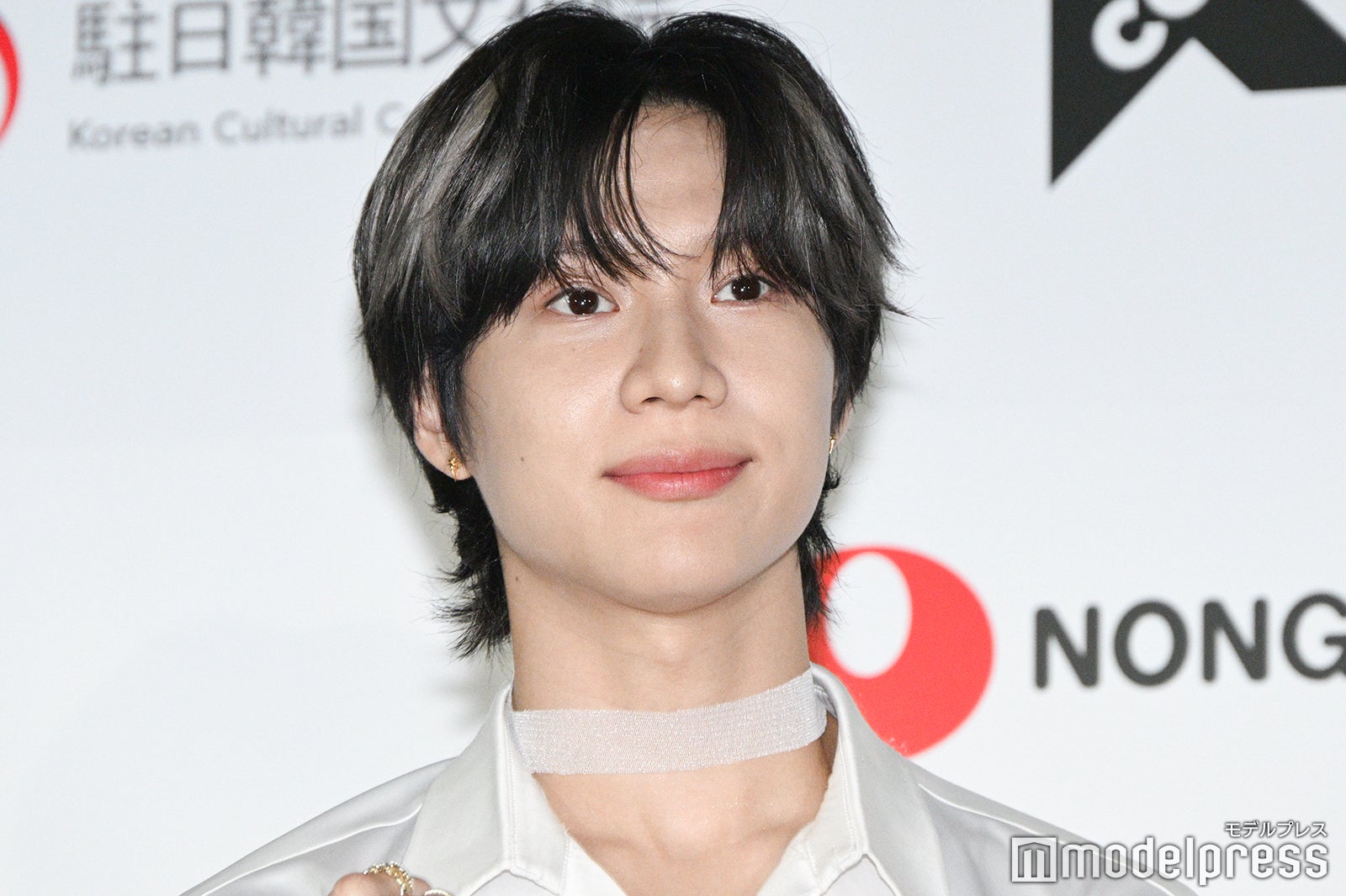 SHINeeテミン、全身ホワイトルックで「KCON」レカペ降臨「韓流を世界に広める役割」実感した瞬間語る【KCON JAPAN 2025／レッドカーペット】