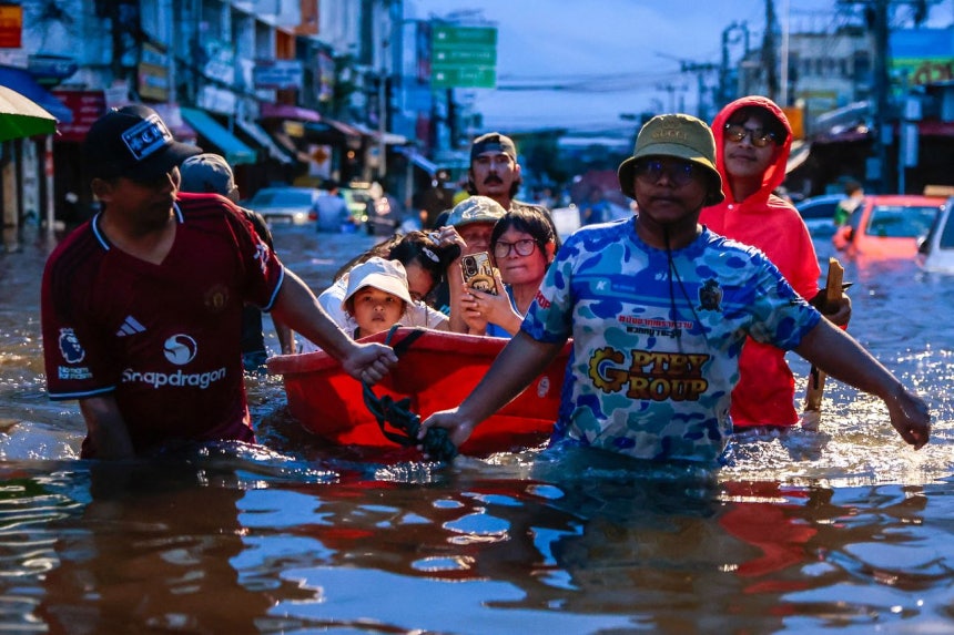 330ミリの豪雨でバンコクがまひ状態…韓国人数百人が空港で足止め（中央日報日本語版）