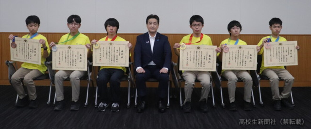 数学オリンピック日本代表「来年は満点を狙う」意欲見せる