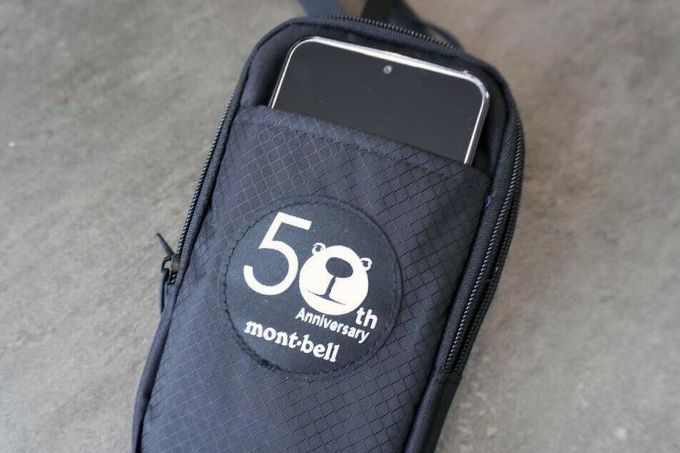 書店でも買えるmont-bell「スマホショルダー」の魅力が凄かった♪ 見つけたら即買いです…！