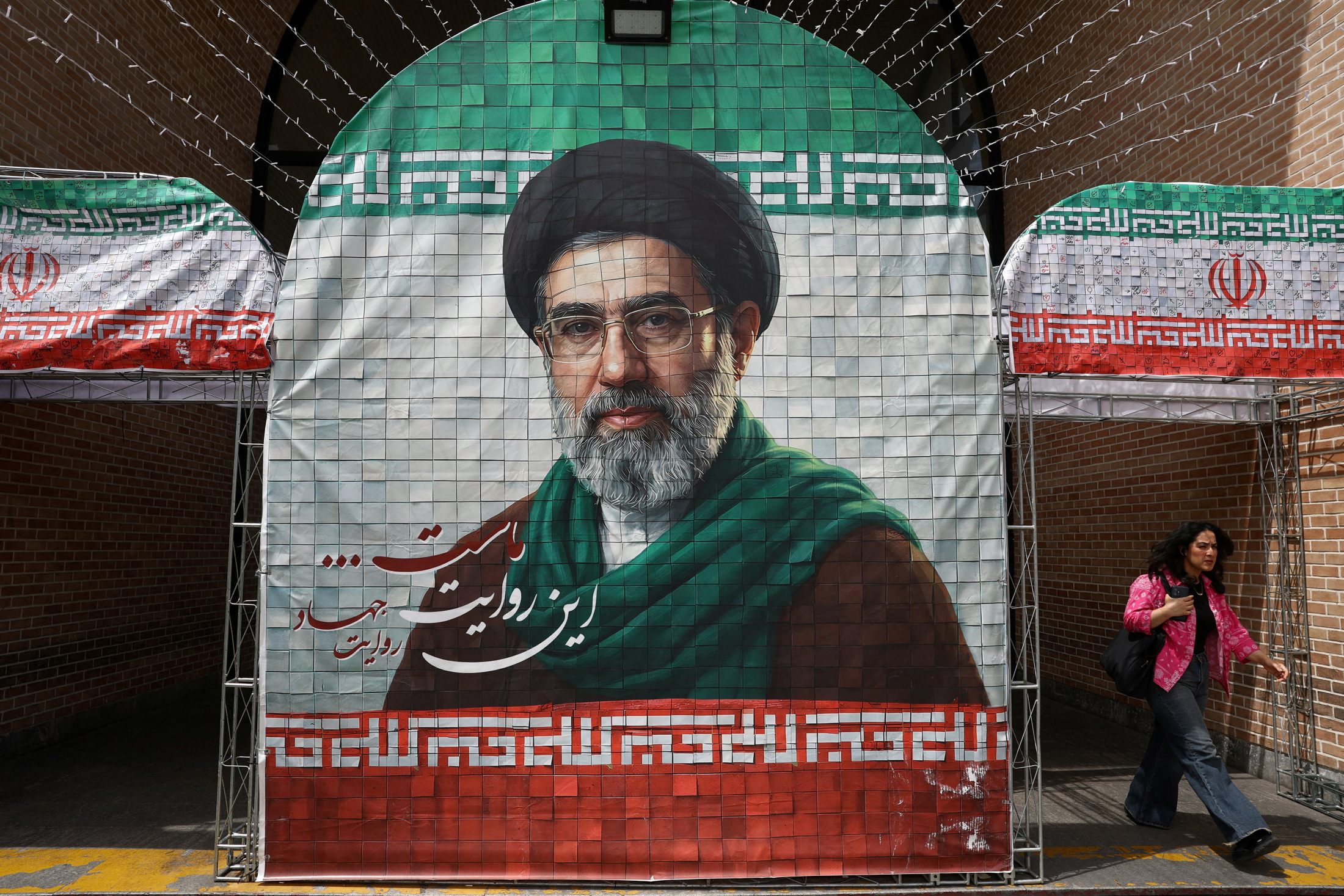 イラン最高指導者、濃縮ウランの国外搬出禁止と政府高官 協議不透明に（ロイター）