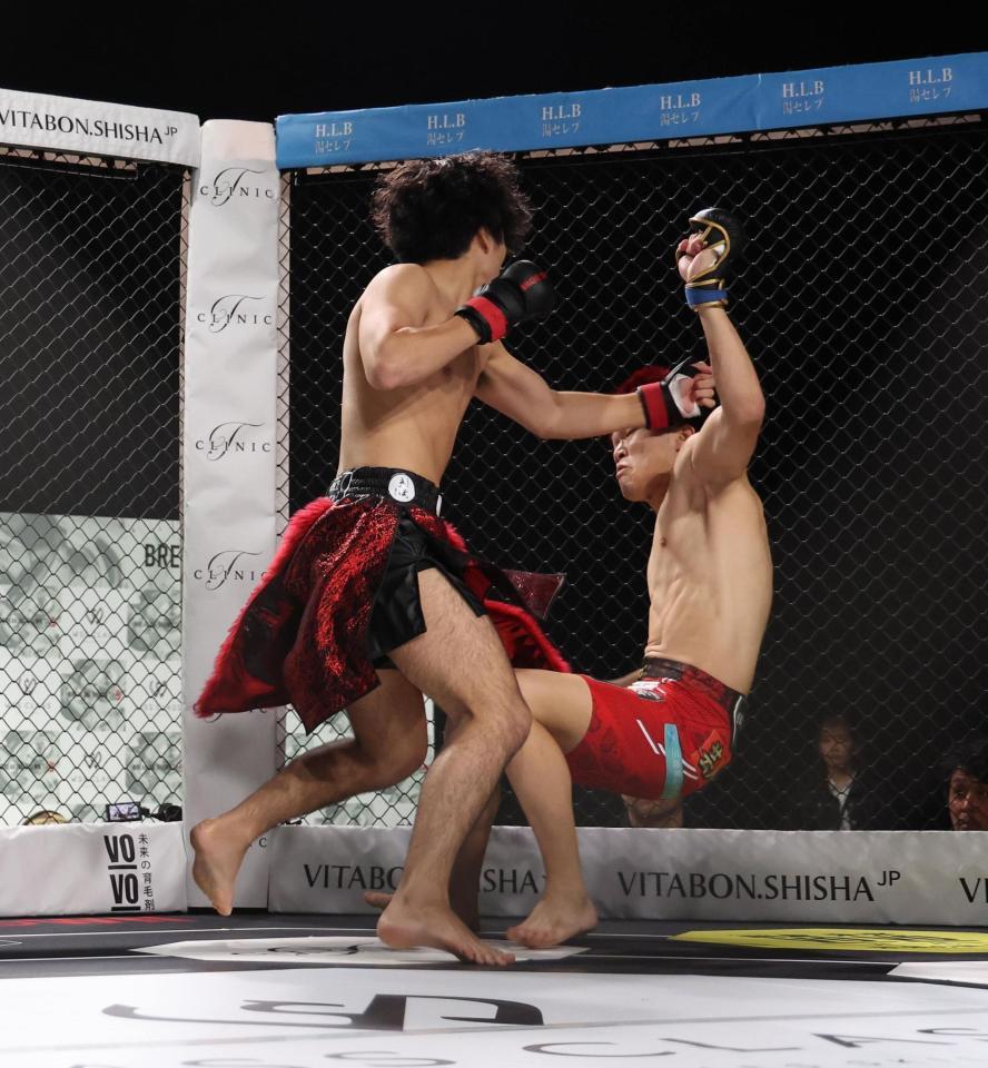 吉本芸人格闘家が号泣 ＢＤに悲願の出場も強烈左拳被弾で痛恨ダウン 頭抱えぼう然…涙止まらず