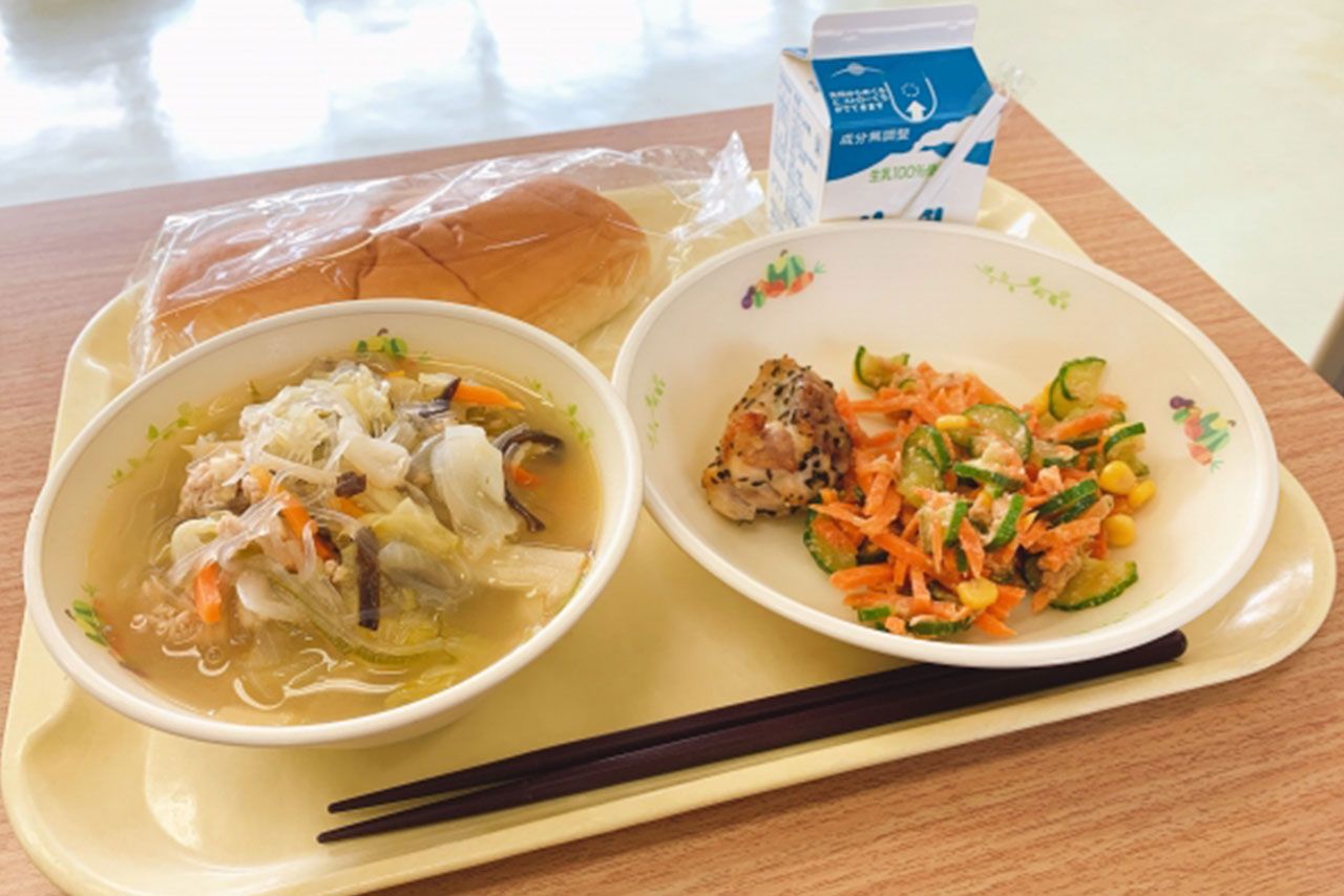 福岡市の小学校給食が“唐揚げ1個”の献立で「エサじゃないんだから」批判のなか求められる抜本的な“対策”
