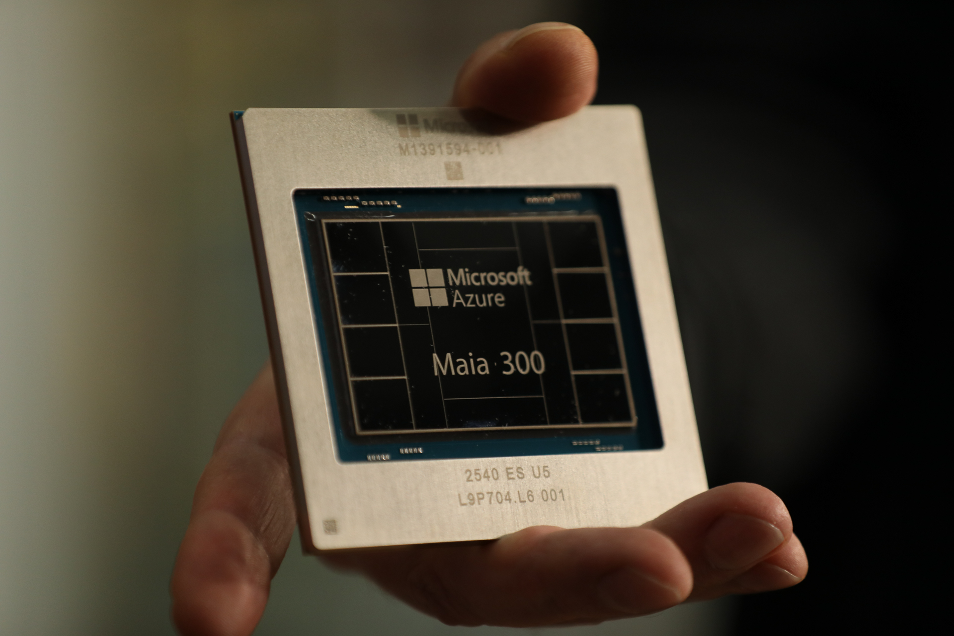 脱NVIDIAを急ぐMicrosoft、わずか9カ月で次世代AIチップ「Maia 300」