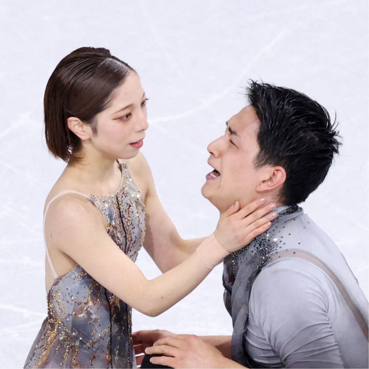 日本中が「りくりゅう」に“コンビ萌え”したワケ…「絶望で折れた」木原龍一（33）を9歳下の三浦璃来が“静かに見守った”金メダルへの物語（文春オンライン）