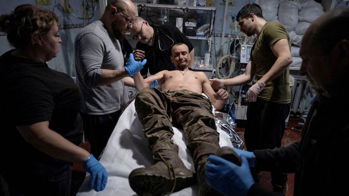 前線で1カ月身動き取れず、救助に現れたのは車輪のついたロボット ウクライナ東部