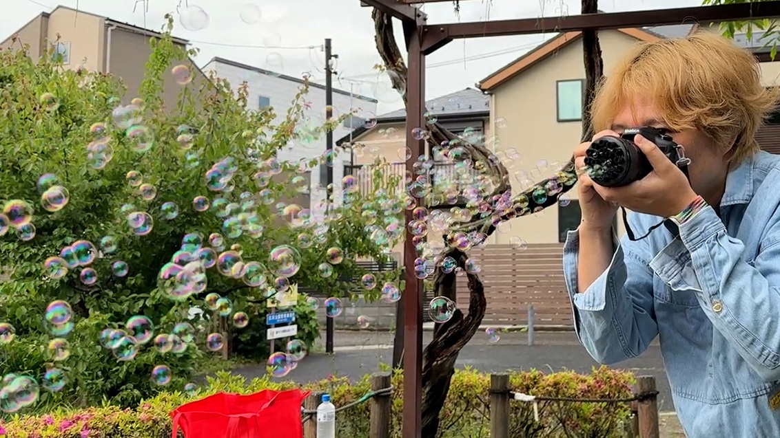 シャボン玉が出るカメラで撮る :: デイリーポータルZ