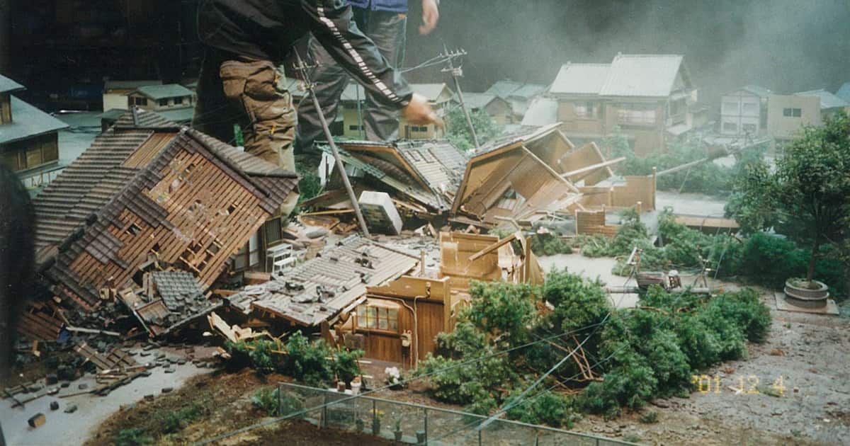 特撮で描く震災破壊のリアル 「ガメラ」手がけた美術監督の葛藤、31年目の決意と警告