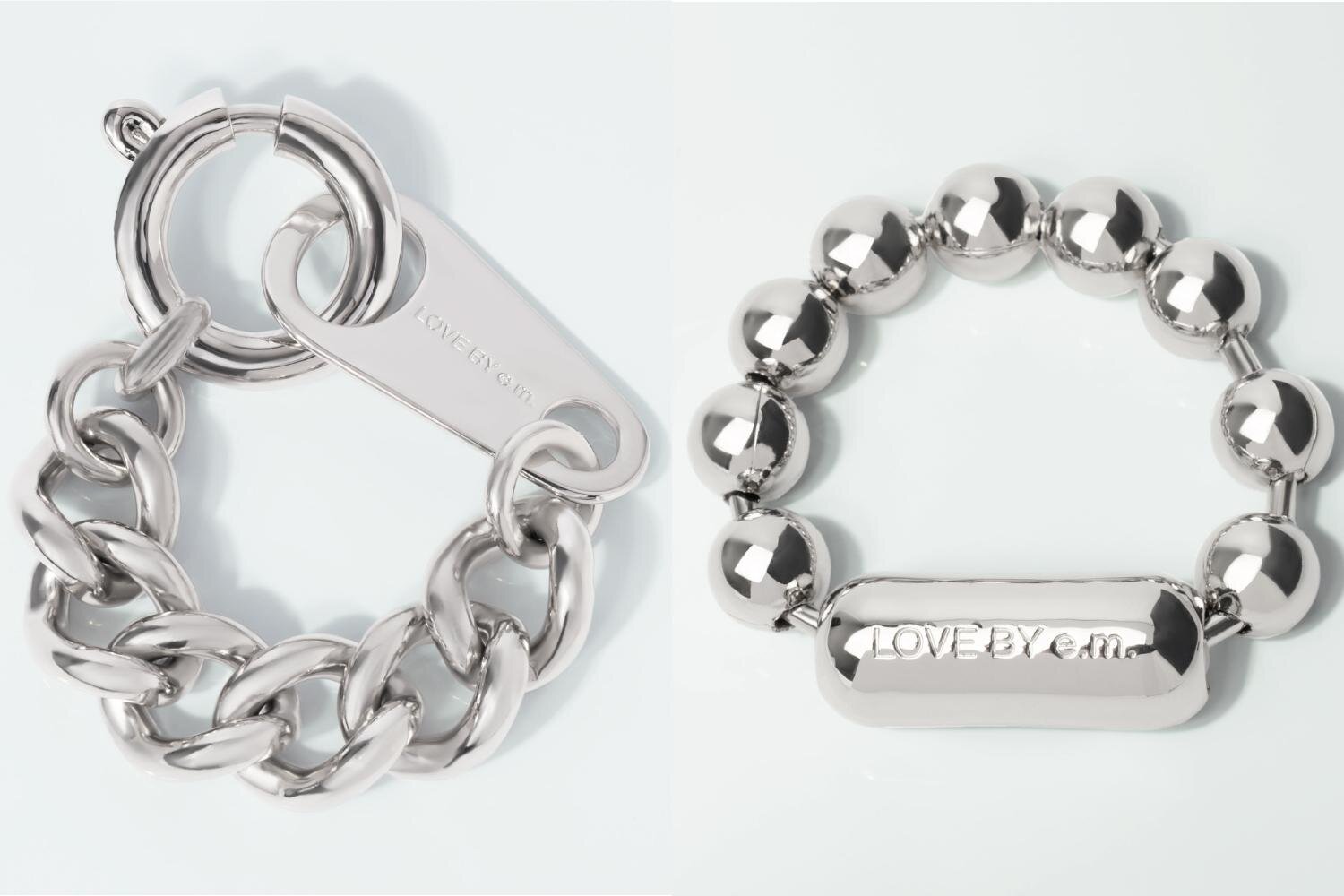 ラブ バイ イー・エム“拡大したボールチェーン”のブレスレット、真っ赤なリボンのピアスも