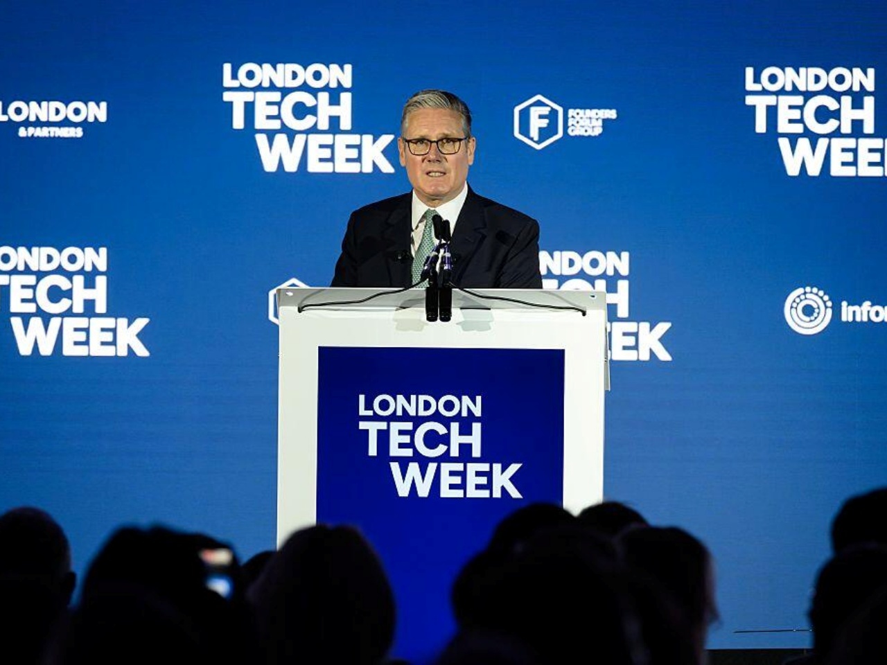 英首相、アップルやグーグルに「子どもが裸を撮影も送信もできない」デバイス制御を要請（CNET Japan）