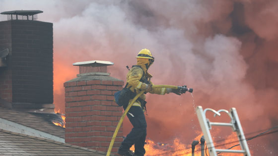 消防機にドローンを誤って衝突させた男に2000万円超の賠償金＆罰金