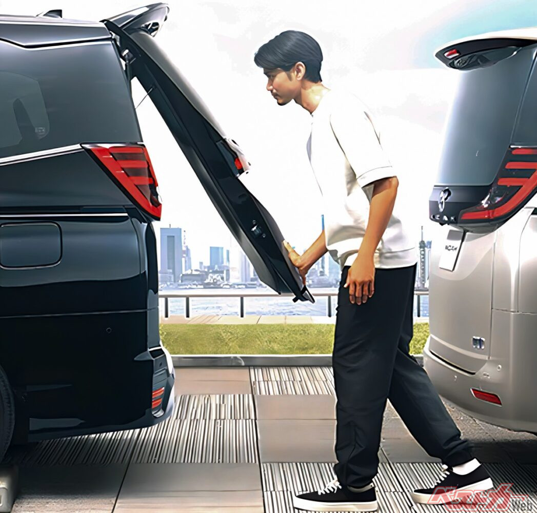 トヨタ ノアのバックドア開閉は使いやすい？ 狭い駐車場で助かる機能を徹底解説