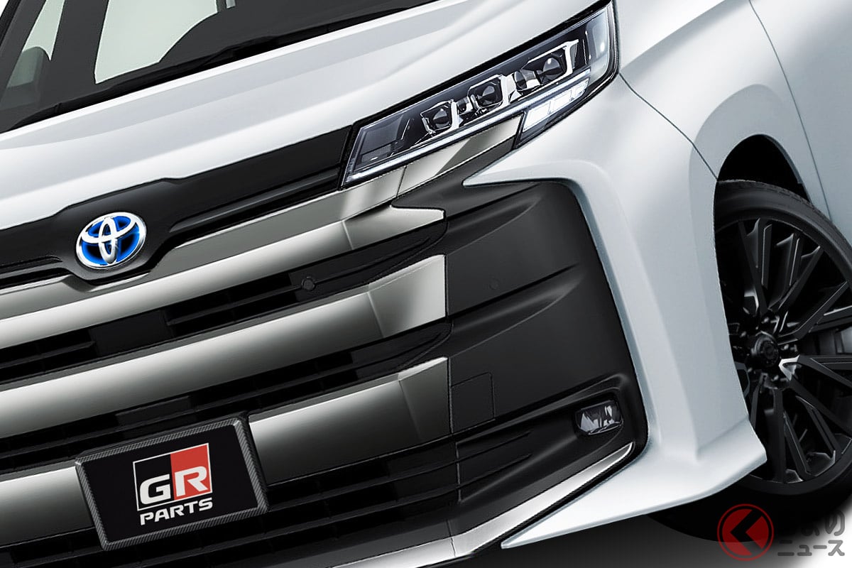 トヨタ「新ノア」登場！ スポーティな黒ホイール×走りを高めるドアバイザーがスゴい！ 「GR仕様」のアグレッシブすぎる"ミニバンカスタム"とは！