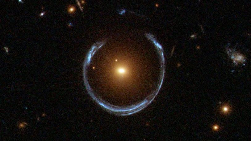 太陽の360億倍の質量！ 史上最大級の超巨大ブラックホールが発見される