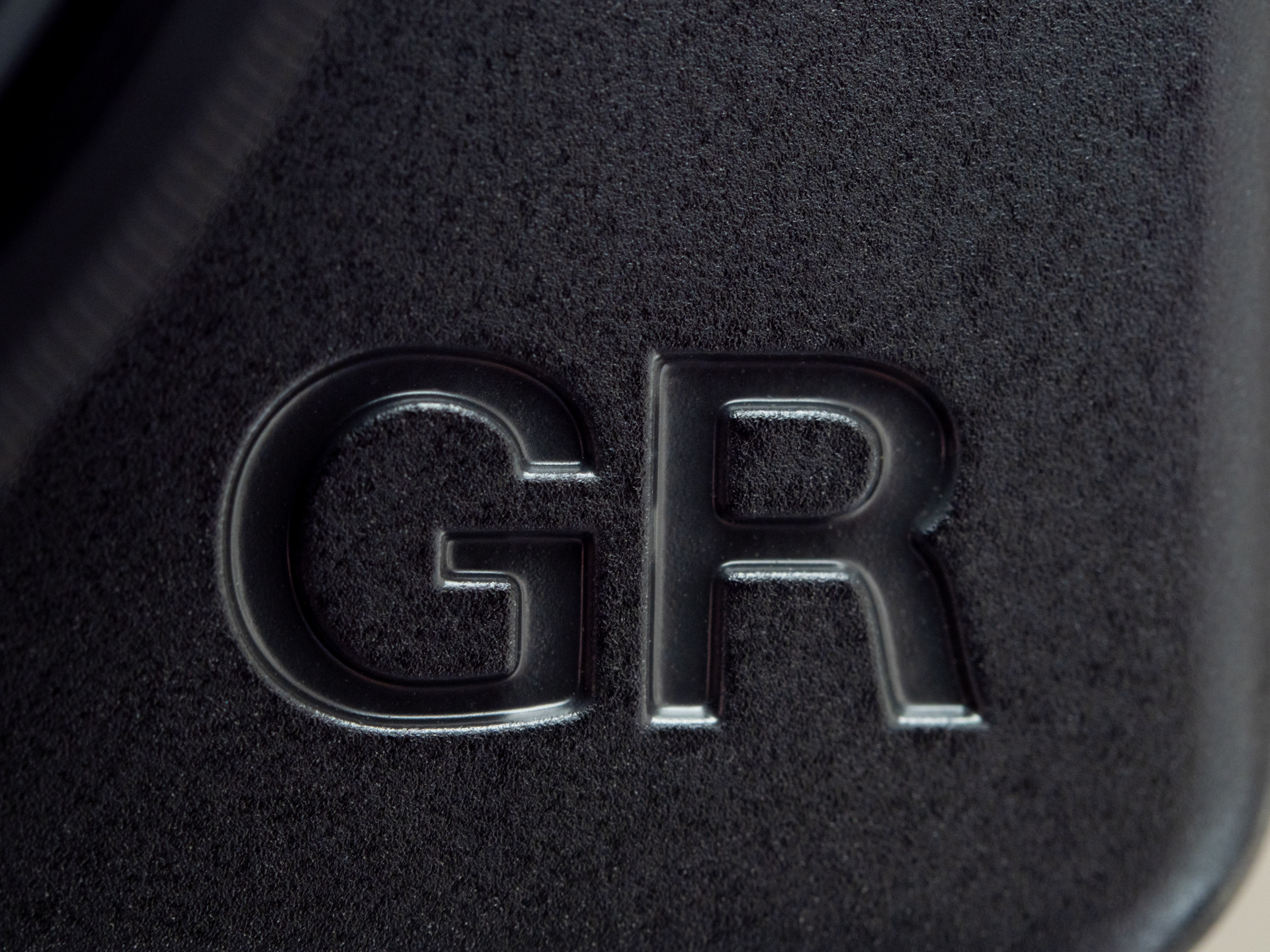第143回：モノクロ縛りの愉楽。「GR IV Monochrome」を使う覚悟とは