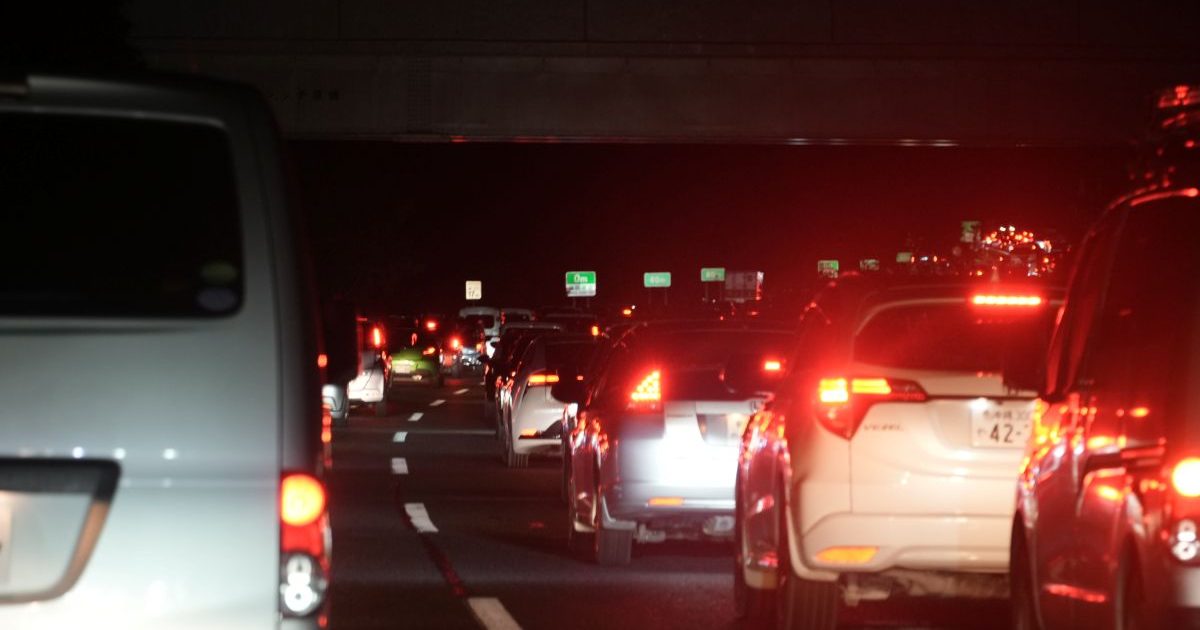 【図解あり】沖縄道の渋滞、一般道にも波及 NEXCO「ファスナー合流を」