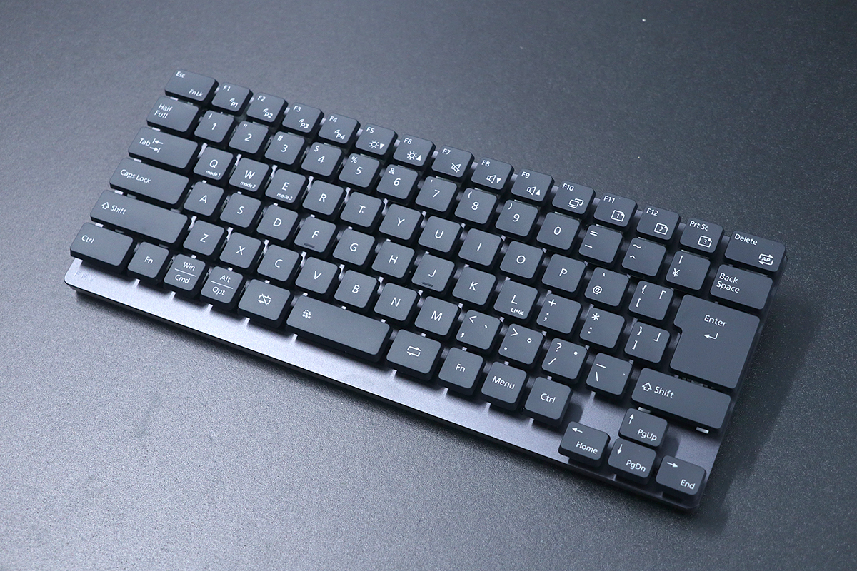 FMVからこだわりキーボード/マウス登場！壁際に設置できるモニターも