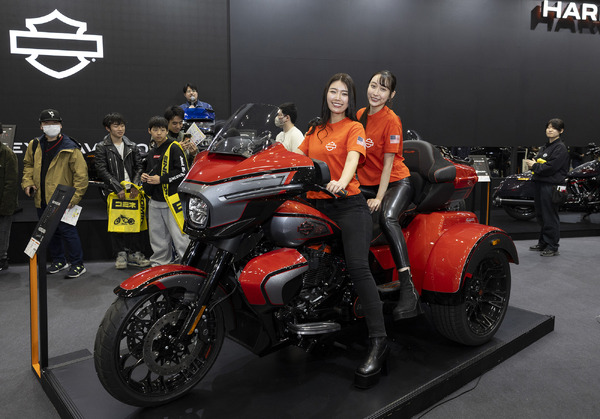 「普通自動車免許で乗れる」新型ハーレーが日本初公開「二輪免許なくてもハーレーの世界観を」…東京モーターサイクルショー2026